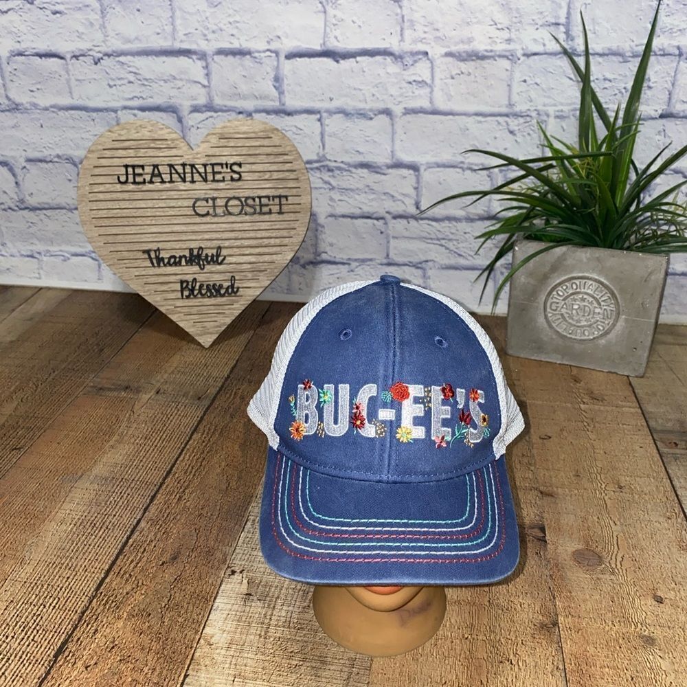 Buc-ee’s flowers trucker hat